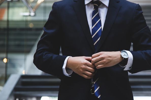 李想“6.8億薪酬”引關注,但想要拿到手并不容易