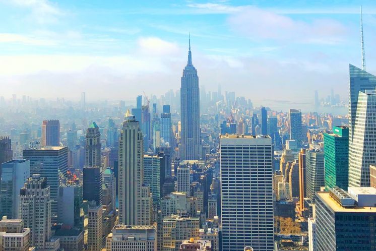 債權人逾期未向公證機關申請執行證書時是否有權起訴